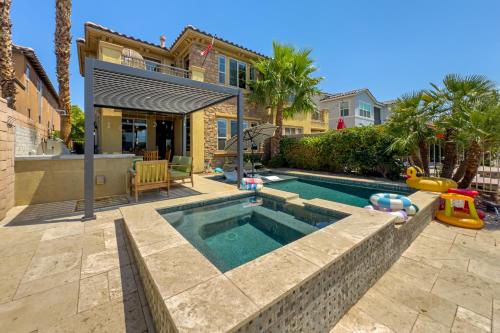 Terra Lago Villa Lake, Mountain and Desert view, Coachella Getaway in Indio, USA