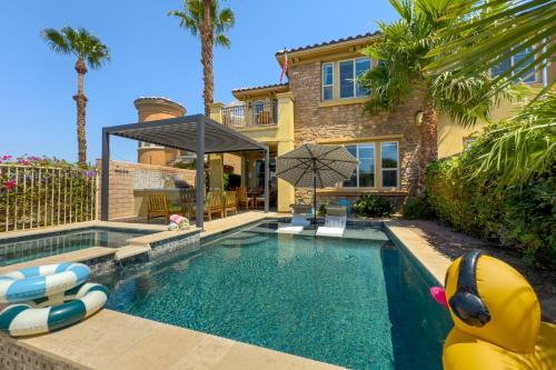 Terra Lago Villa Lake, Mountain and Desert view, Coachella Getaway in Indio, USA
