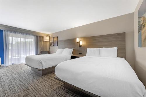 2 queen beds