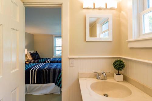Charming Beachside Bungalow - image 11