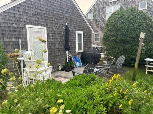 Charming Beachside Bungalow - image 10