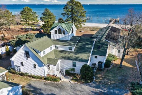 บริการและสิ่งอำนวยความสะดวก, Indoor Pool, Beach, Game & Movie Cottage Sleeps 21 in ไพนีย์พอยต์ (แมรีแลนด์)