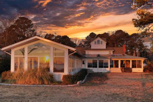 บริการและสิ่งอำนวยความสะดวก, Indoor Pool, Beach, Game & Movie Cottage Sleeps 21 in ไพนีย์พอยต์ (แมรีแลนด์)