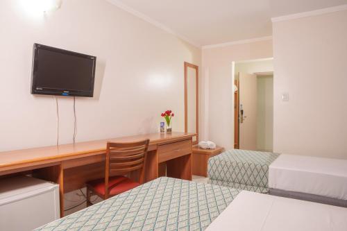 1 double bed, 1 twin bed