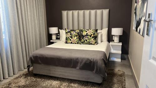 1 queen bed, 1 sofa bed