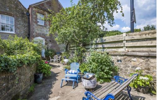 Northmill Cottage - Charming 2 bed residential property with courtyard in Easebourne