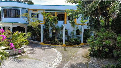 Kariba Kariba in Mandeville