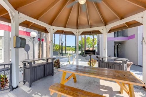 2 Mi to Disney and Old Town Resort Condo with Perks near ESPN Wide World of Sports Complex