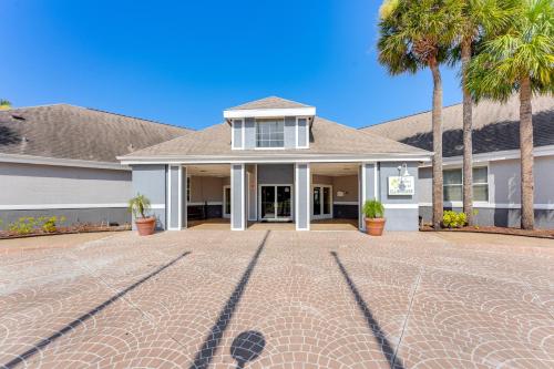 2 Mi to Disney and Old Town Resort Condo with Perks near ESPN Wide World of Sports Complex