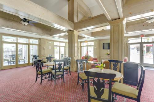 2 Mi to Disney and Old Town Resort Condo with Perks near ESPN Wide World of Sports Complex