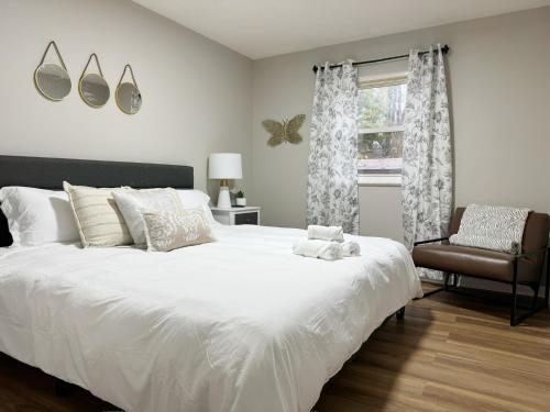 Cozy Retreat - Homes near Wesselman Park, Evansville