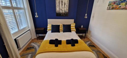 Double Bed at Cozy Hailsham, London (photo 3)