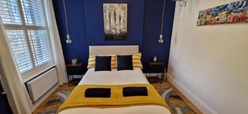 Double Bed at Cozy Hailsham, London (photo 7)