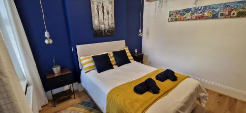 Double Bed at Cozy Hailsham, London (photo 5)
