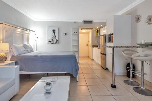 Oceanfront 1BR in Sunny Isles - 4 guests, pool & beach – khách sạn tại Golden Beach