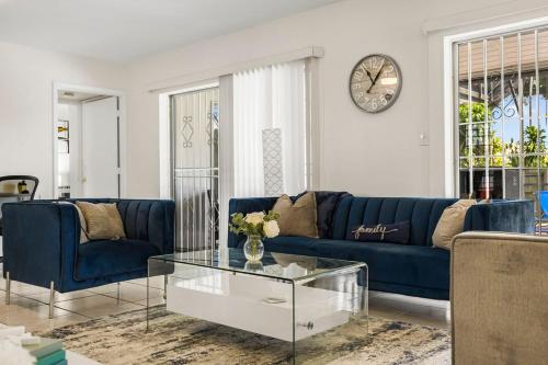 New 4BRM in Miami w POOL Arcade Massage Chair in West Perrine