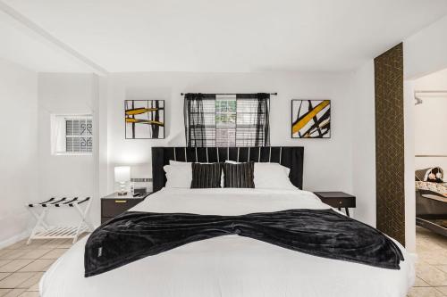 New 4BRM in Miami w POOL Arcade Massage Chair in West Perrine