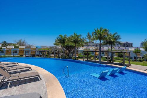 Los Amores 30 | Private Patio | Courtyard/Garden Views | Pools | 10-Min Beach Walk