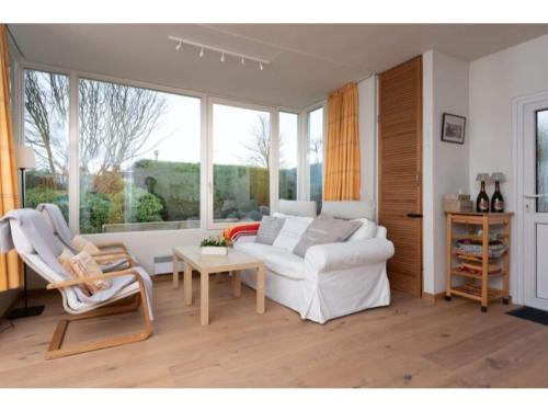 Renesse Holiday Home w Fireplace in โฮเคนบูมลาน