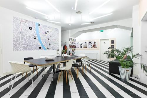 Hol, The Magazine Hotel near Piaţa Vörösmarty