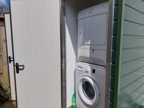 Nette, ruime chalet op christelijke familiecamping in Rheeze