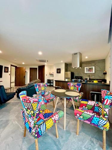 POX - The world of Romero Brito in the Green Tower