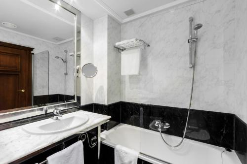 Hotel Azofra - image 7