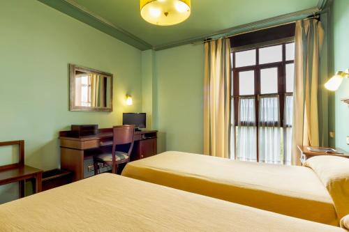 Hotel Azofra - image 14