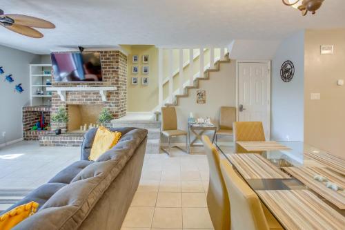Charming Myrtle Beach Townhome Walk to Beach in Myrtle Beach, USA