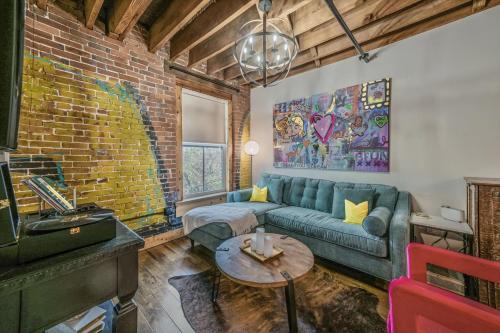 Luxe Loft with Speakeasy Parking and 2 Mi to Broadway