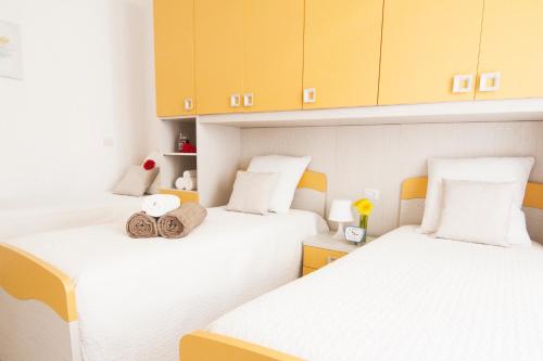 Two-Bedroom Apartment - Via Breno 1