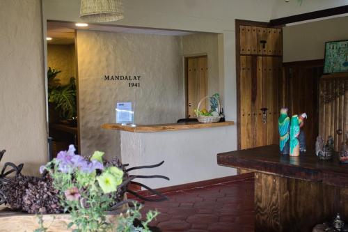 로비, Hotel Mandalay 1941 in 문도 누에보