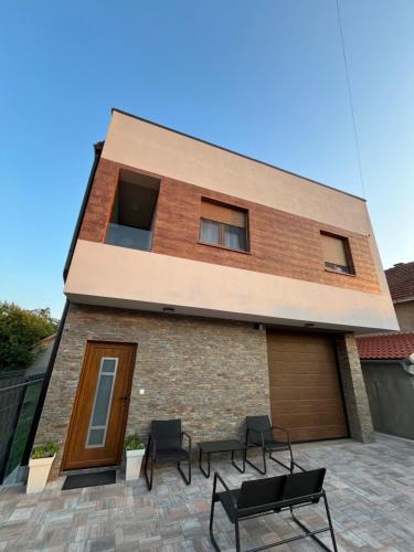 Casa Due, Novi Sad