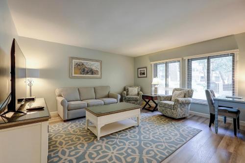 Updated Luxury King Bed Queen Fold Out Couch Beach Gear & Bike Rentals Included