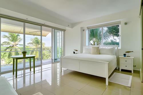 Beachfront cozy & huge Apartment for family trip