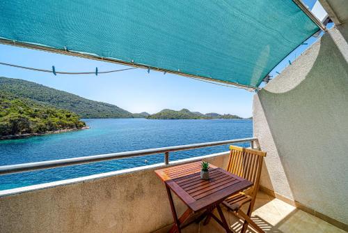 ระเบียง/ชานเรือน, Apartments by the sea Pasadur, Lastovo - 8391 in ลาสโตโว