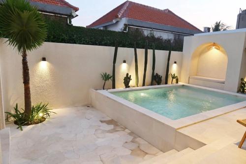 NEW! 2BR Villa on the edge of Berawa Beach Canggu 여행 추천 - 로드트립