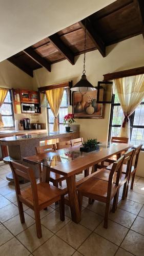 Los Abuelos Mulua Reu House in Retalhuleu