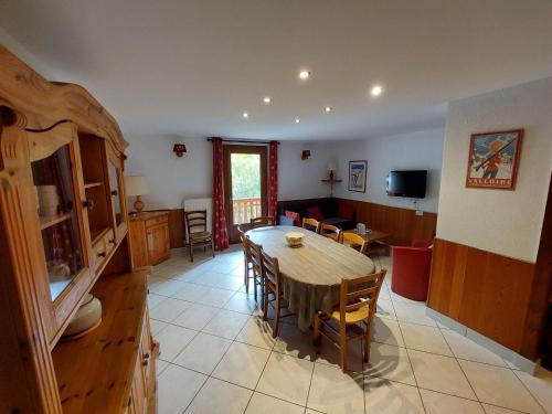Grand appartement 4 pièces pour 8 personnes avec balcon à Valloire, animaux admis - FR-1-263-609