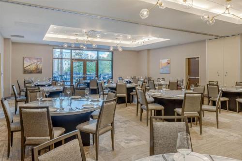 DoubleTree by Hilton Charleston Riverview - image 5