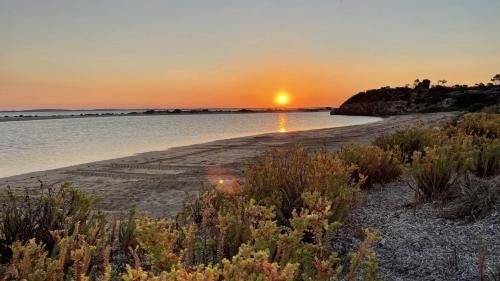 Iekārtas, Little Douglas Holiday Shack - A Rare Opportunity To Rent A Property In This Idyllic Coastal Communi in Mount Dutton Bay