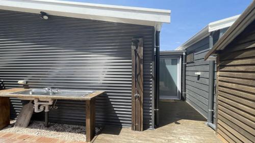 Létesítmények, No. 10 Coffin Bay in Coffin Bay