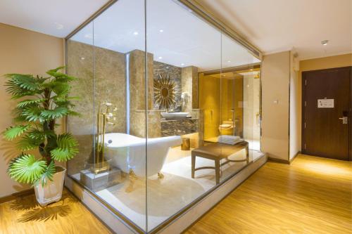 room detail thumbnail 2