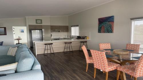 Létesítmények, Off The Net - New Listing - Esplanade Property With Views Of The Channel in Coffin Bay