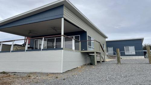 Létesítmények, Off The Net - New Listing - Esplanade Property With Views Of The Channel in Coffin Bay