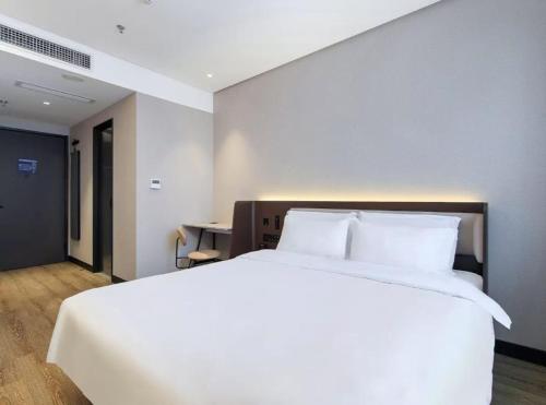 Hanting Hotel Beijing Fangshan Changyang Subway Station in Fangshan District