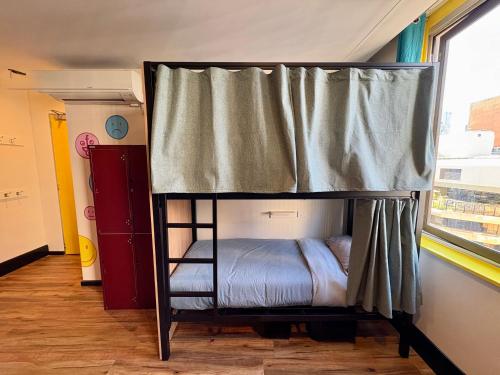 Flinders Backpackers Room Type - Bed in 12-Bed Mixed Dormitory Room  (Ages 18-35 years only)