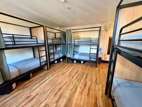 Flinders Backpackers Room Type - Bed in 8-Bed Mixed Dormitory Room  (Ages 18-35 years only)