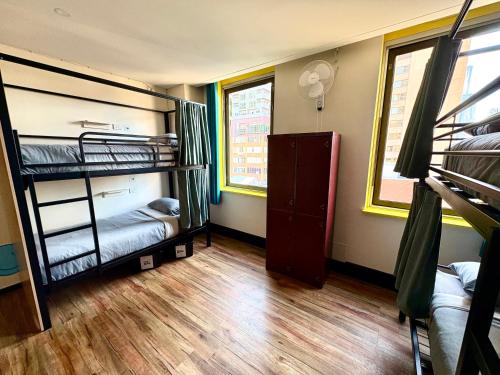Flinders Backpackers Room Type - Bed in 6-Bed Mixed Dormitory Room (Ages 18 - 35 only)
