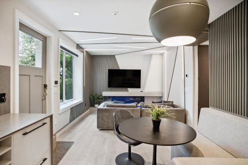 Designer 2BR in Downtown Steps from Sunset Beach in Vancouver, Canada